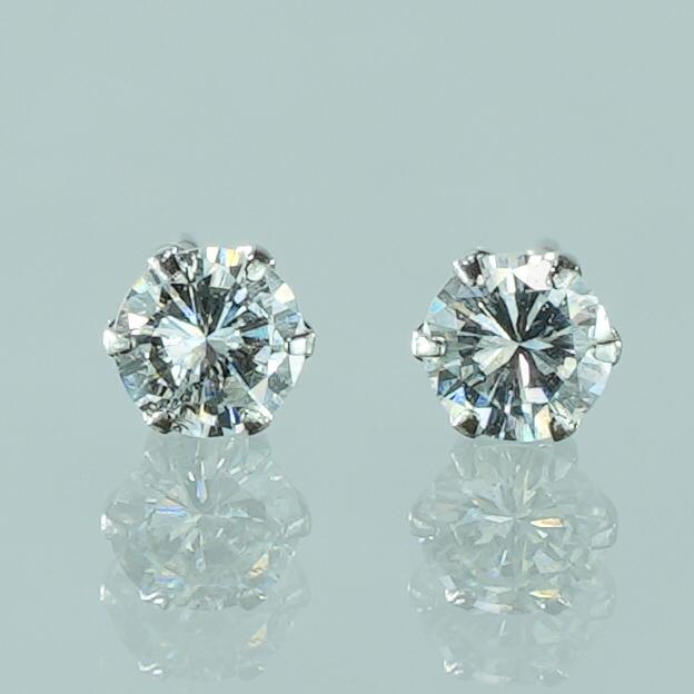 ダイヤモンドのピアス